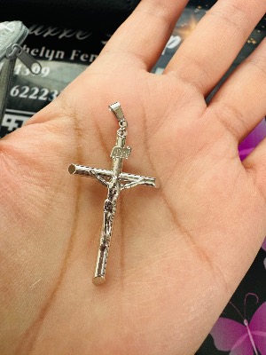 K18WG Cross Pendant