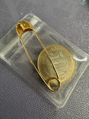 K18 Safety Pin Pendant