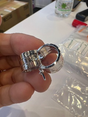 K18WG 3-Lane LOVE Hoop Earring