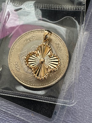 K18 Gold Clover Pendant