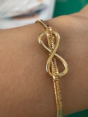 K18 Infinity Charm Earring w/Diamond